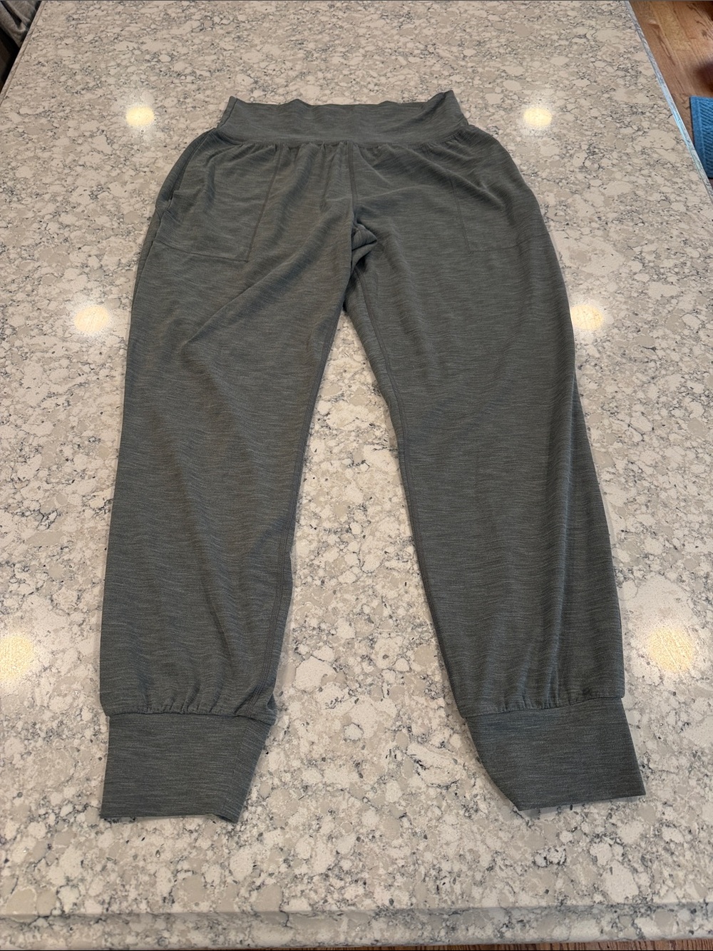 Athleta salutation Jogger Pants Olive Green gray size M